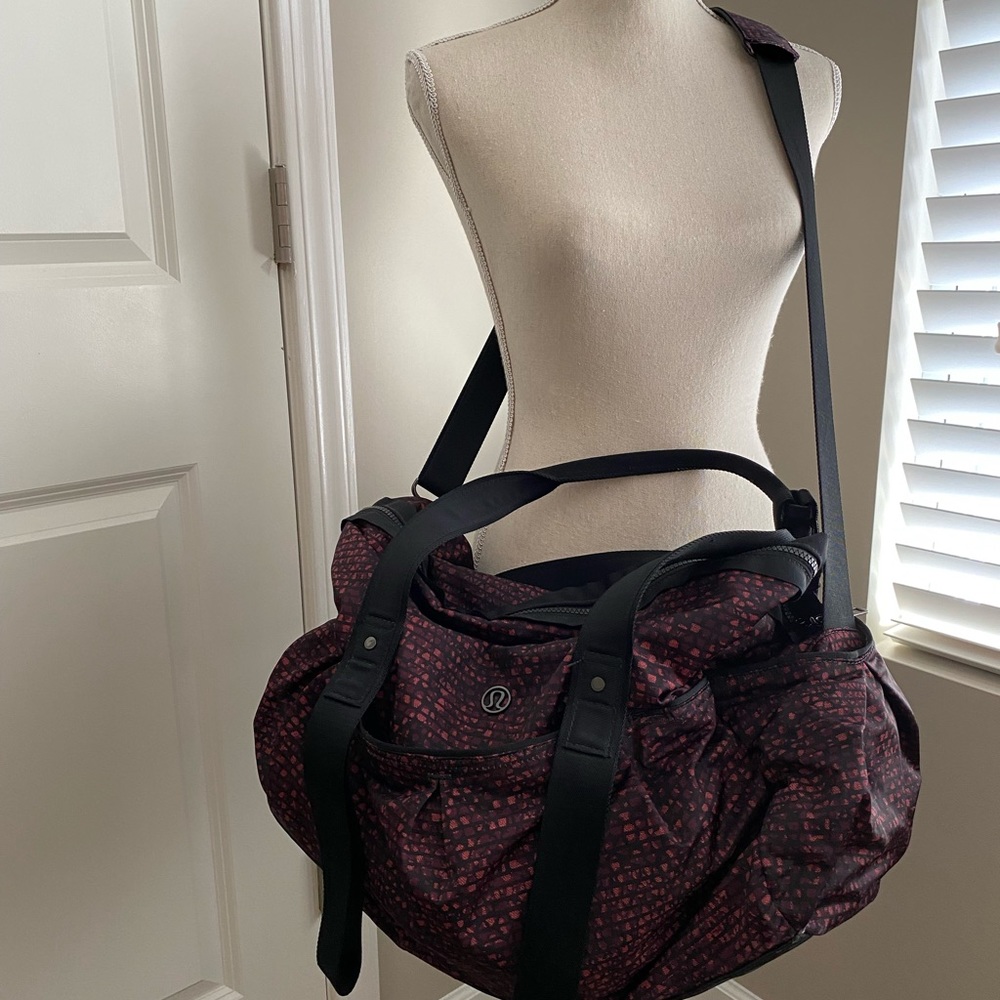 Lululemon duffel bag